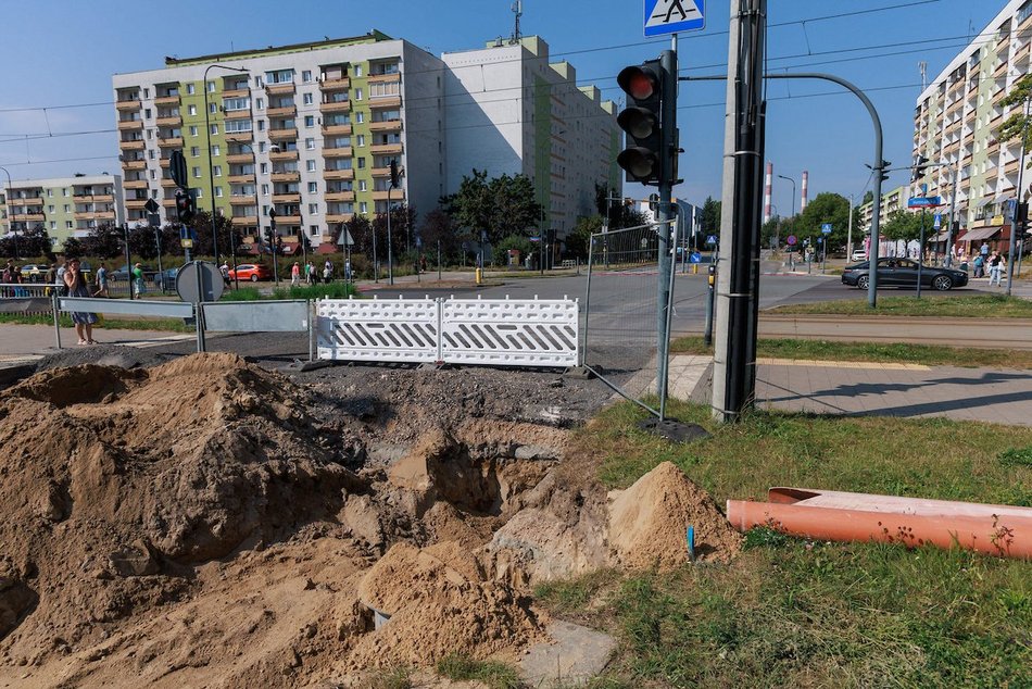Remont Zakładowej w Łodzi. Zerwali asfalt, pracują nad nową konstrukcją jezdni