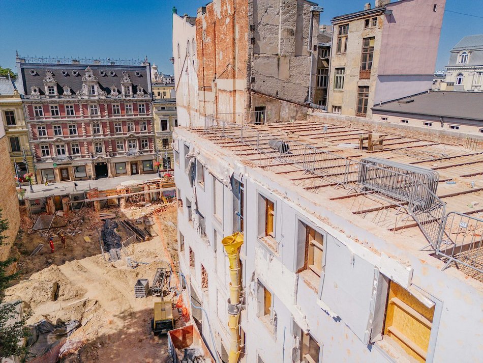 Łódź. „Dziura” przy Piotrkowskiej 58 w Łodzi znika na naszych oczach! Prace wystartowały!