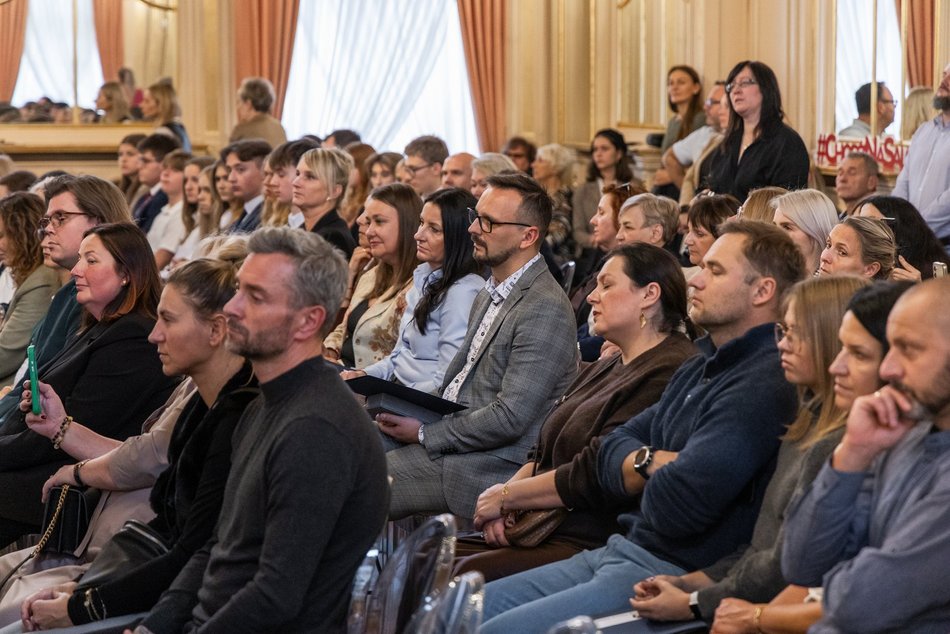 Łódź. Stypendia dla wybitnych uczniów z Łodzi i regionu przyznane. Nagrodzeni także nauczyciele