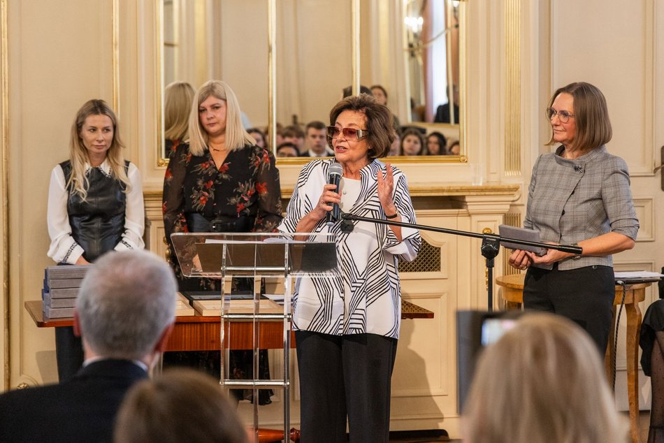 Łódź. Stypendia dla wybitnych uczniów z Łodzi i regionu przyznane. Nagrodzeni także nauczyciele