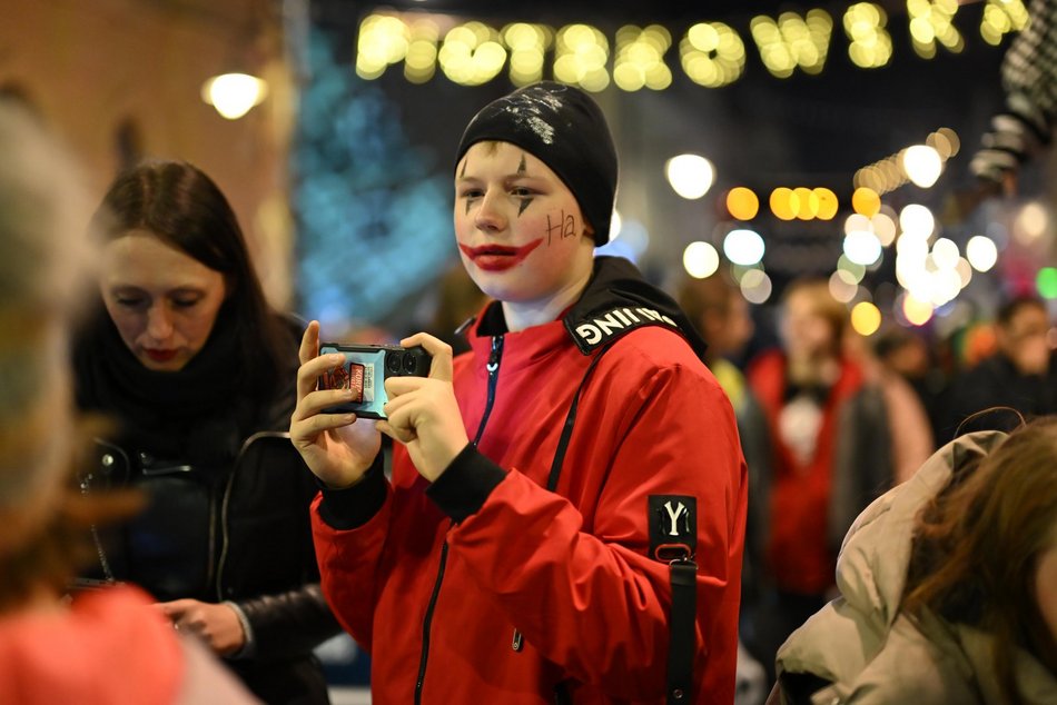 Łódź. Halloweenowa parada przeszła Piotrkowską w Łodzi. Tłumy duchów, czarownic i zombie!