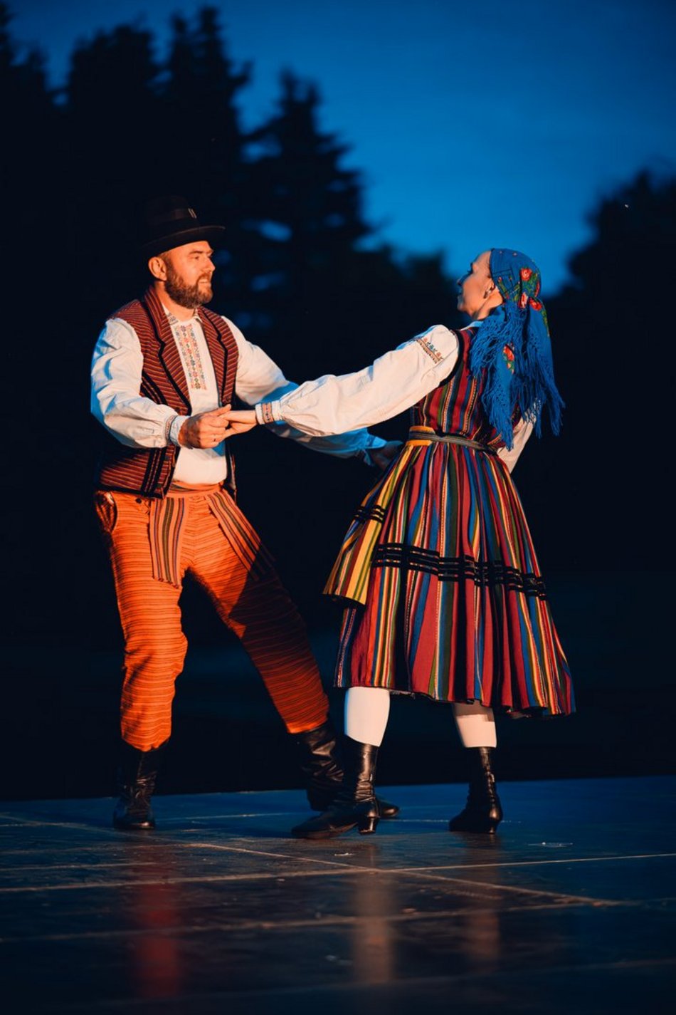 Łódź. Noc Świętojańska w Ogrodzie Botanicznym w Łodzi. Magia światła, natury i folkloru