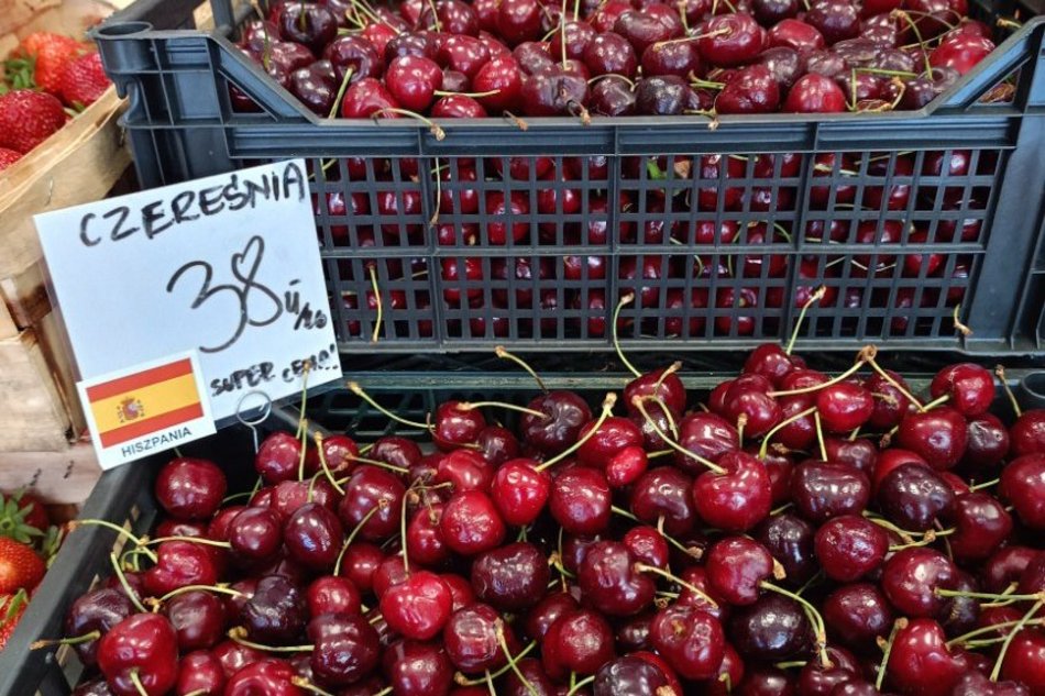 Cena truskawek, czereśni i borówek na rynkach w Łodzi