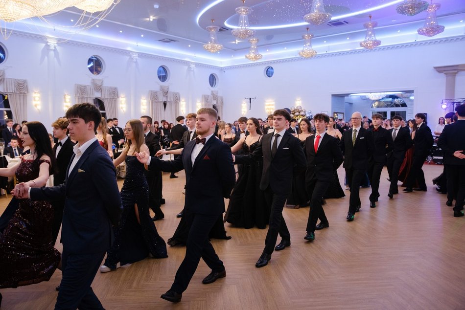 Studniówka XV w Łodzi. Niezapomniane chwile i piękne wspomnienia