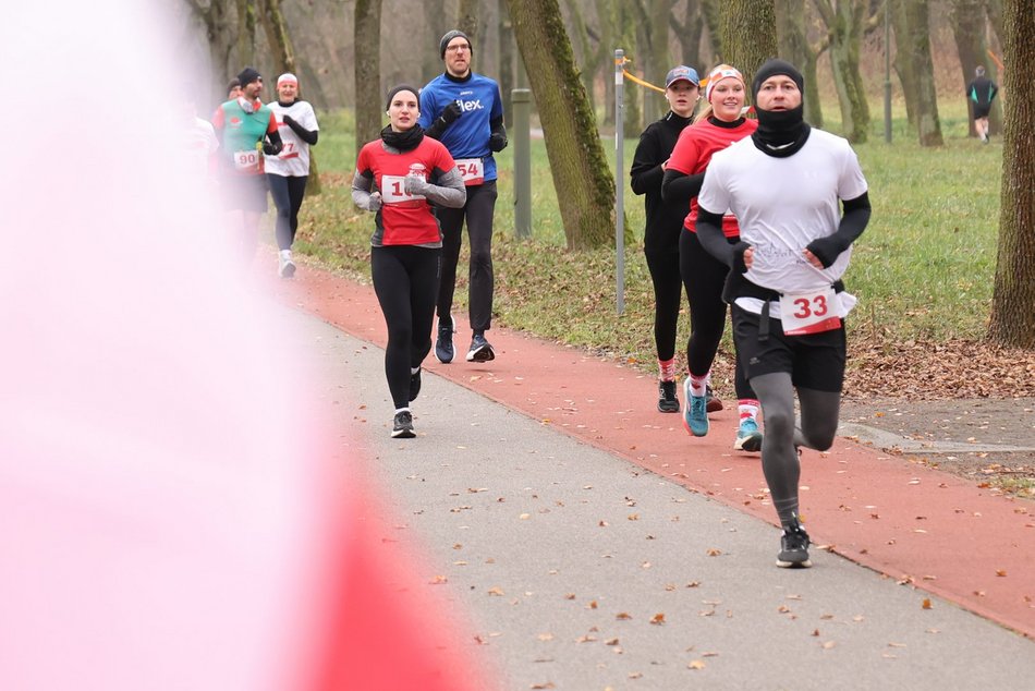 Bieg Niepodległościowa 5 w parku Na Zdrowiu w Łodzi. Odszukaj się w galerii!
