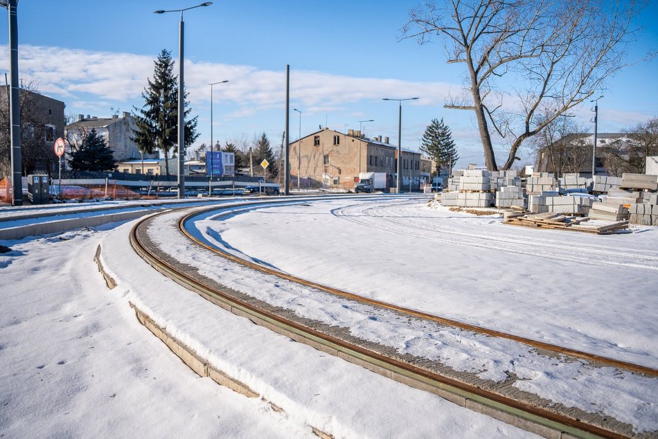Łódź. Nowa krańcówka MPK Łódź przy Niższej nabiera kształtów. Gotowe torowisko i budynek socjalny