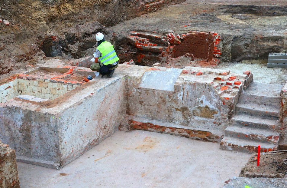 Łódź. Odkryto fundamenty Starego Miasta! Niezwykłe znalezisko podczas remontu krańcówki MPK Łódź