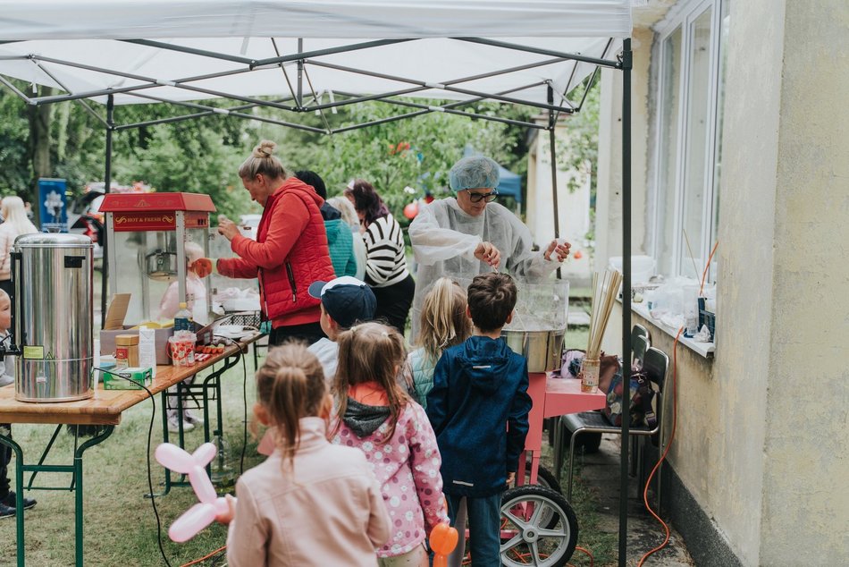 Łódź. „Czwartki na wesoło" z MOPS Łódź. Gry, zabawy, warsztaty, dmuchańce i przekąski