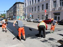 Łódź. Szybkie remonty dróg w Łodzi. Na których pięciu ulicach pojawił się nowy asfalt?