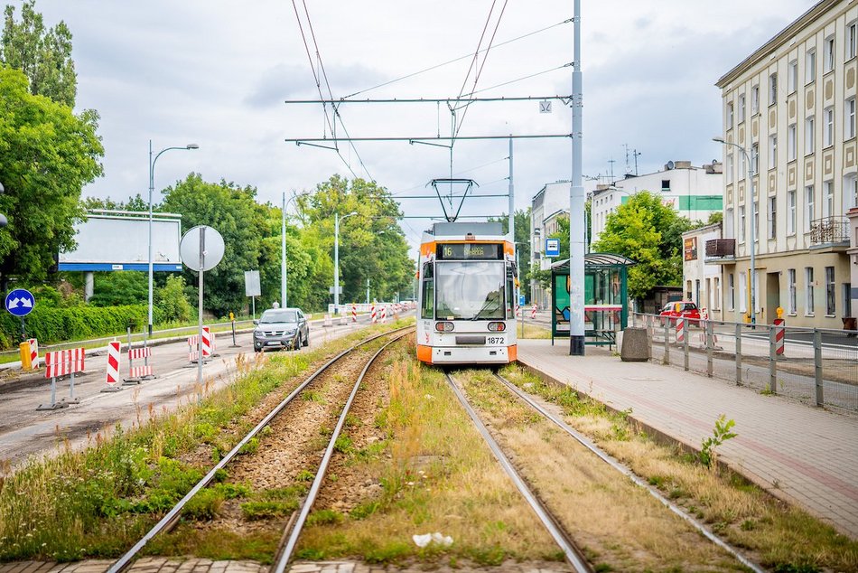 Łódź. Remont Pabianickiej w Łodzi. Powstają kolejne metry nowej nawierzchni i chodników