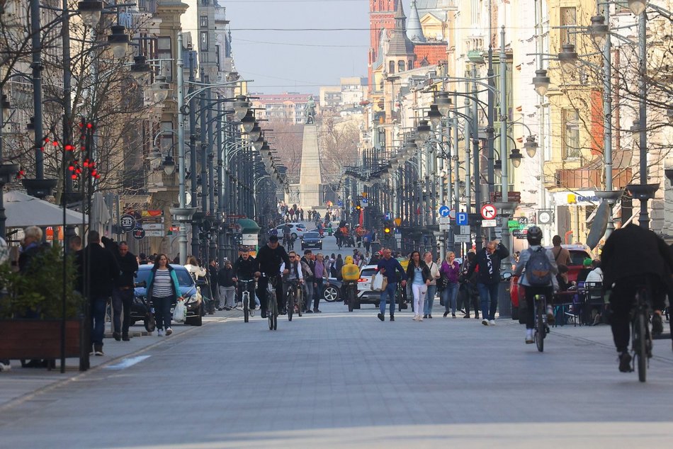 Łódź. Łódź budzi się do życia! Łodzianie i turyści tłumnie korzystają z pierwszych dni wiosny