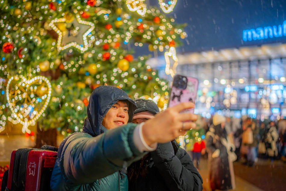 Tłumy w Manufakturze! Jarmark, lodowisko i choinka
