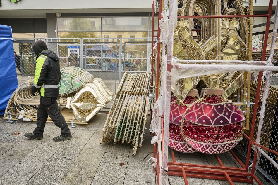 Montaż iluminacji na Piotrkowskiej