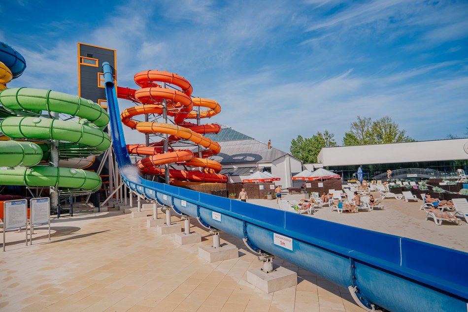 Aquapark Fala w majówkę - baseny zewnętrzne, zjeżdżalnia kamikaze