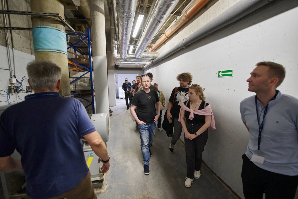 Łodzianie podczas Nocy Muzeów Łódź 2024 zobaczyli podbasenie i strefę filtracji Aquaparku Fala