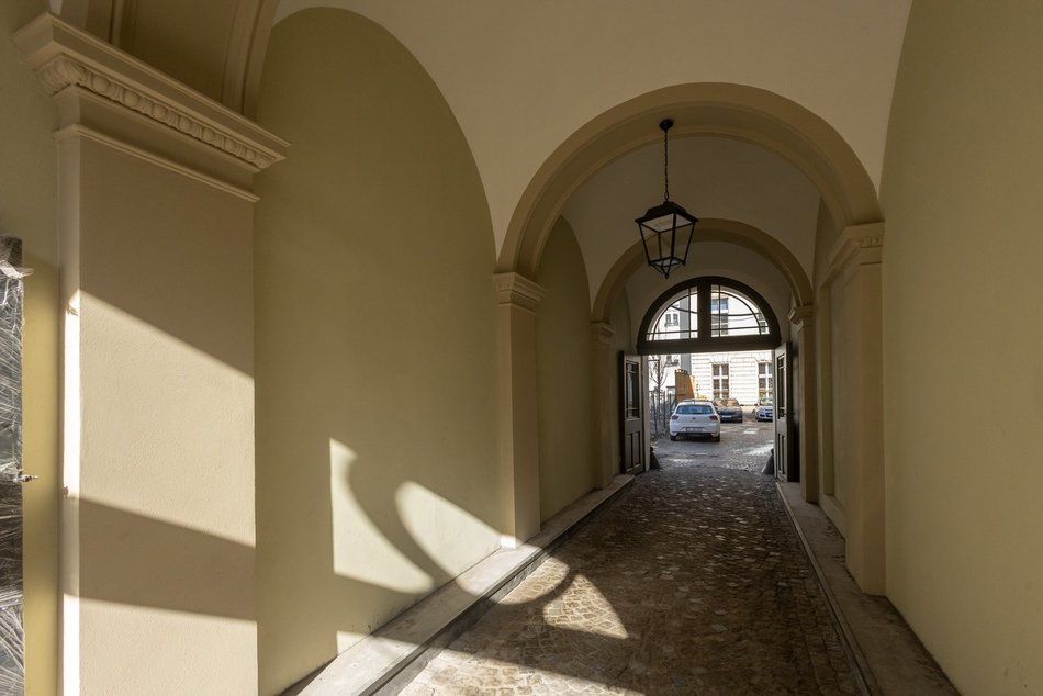 Finał remontu IV LO w Łodzi. Zabytkowy gmach odzyskał swój dawny blask