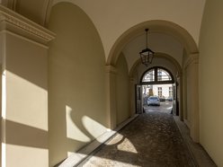 Finał remontu IV LO w Łodzi. Zabytkowy gmach odzyskał swój dawny blask