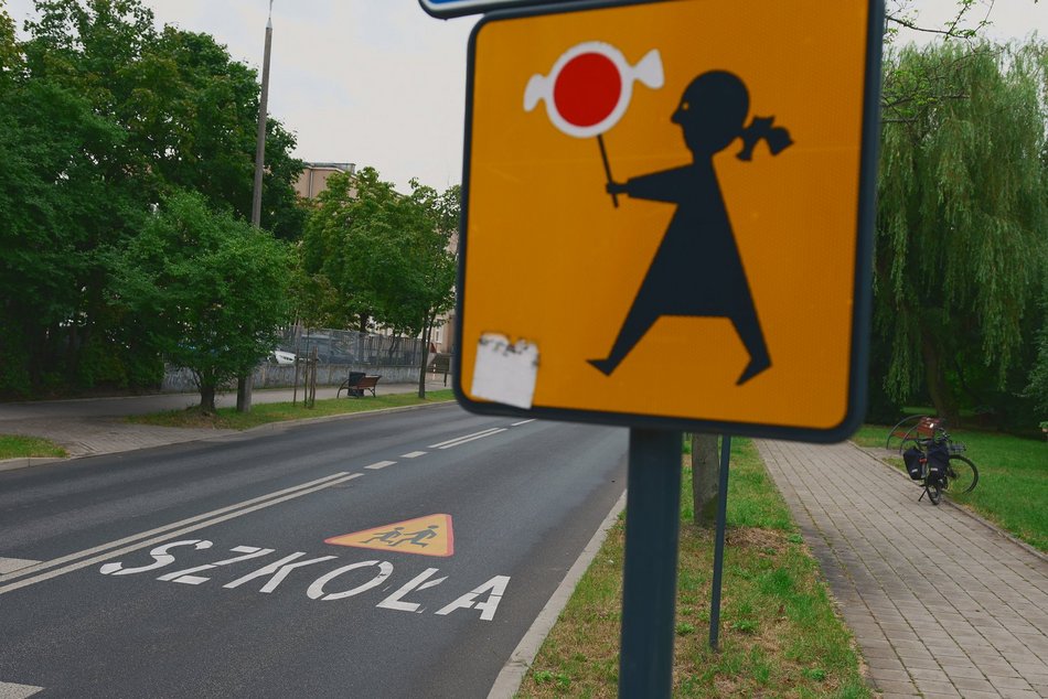Łódź. Ulice Łodzi gotowe na nowy rok szkolny. Odświeżone oznakowania, akcje edukacyjne i nowe znaki
