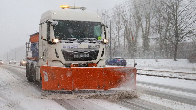 Aż 81 pługopiaskarek na ulicach Łodzi. Pełna mobilizacja w ostatni dzień roku!