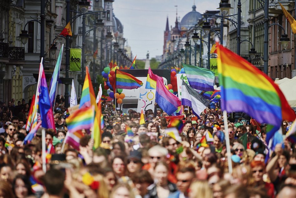Uczestnicy Marszu Równości na ulicach Łodzi