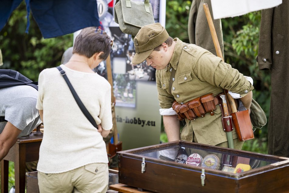 Piknik militarny w parku Helenów