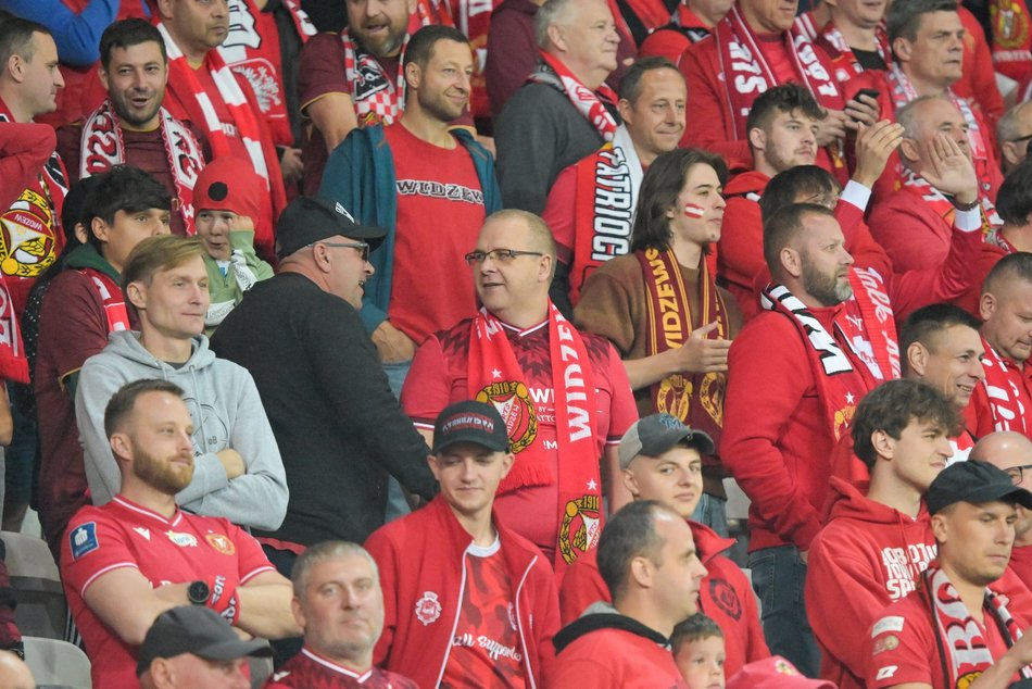 Kibice Widzewa Łódź z Pogonią Szczecin. Byłeś/aś tam? Znajdź się w galerii!