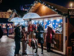Łódź. Jarmark Bożonarodzeniowy w Łodzi nocą