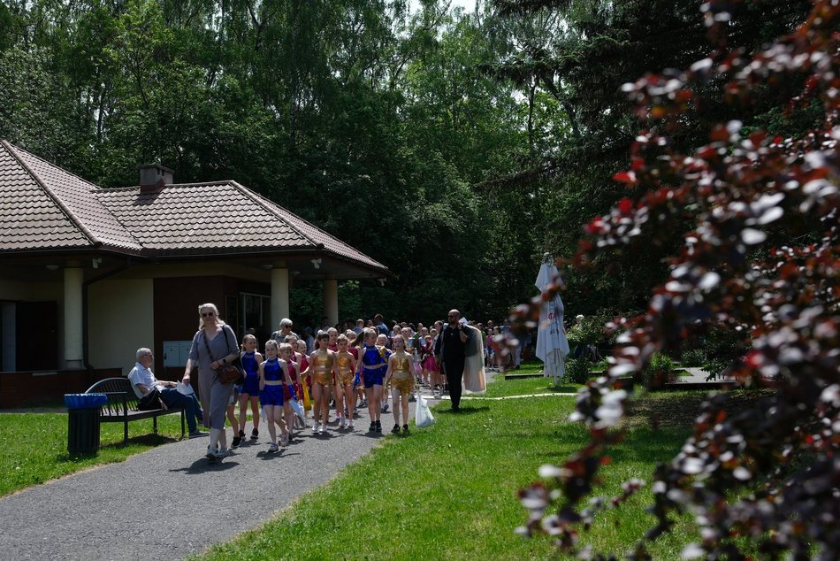 Ogród Botaniczny w Łodzi tętni życiem! Niedzielne tańce, koncerty, kiermasz i więcej