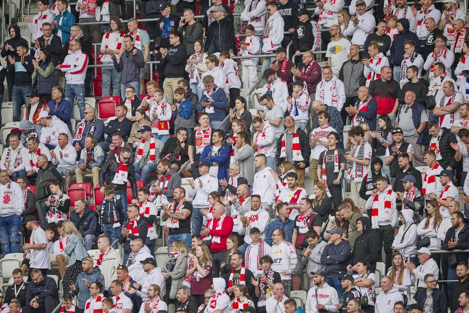Kibice ŁKS Łódź na meczu z Radomiakiem Radom