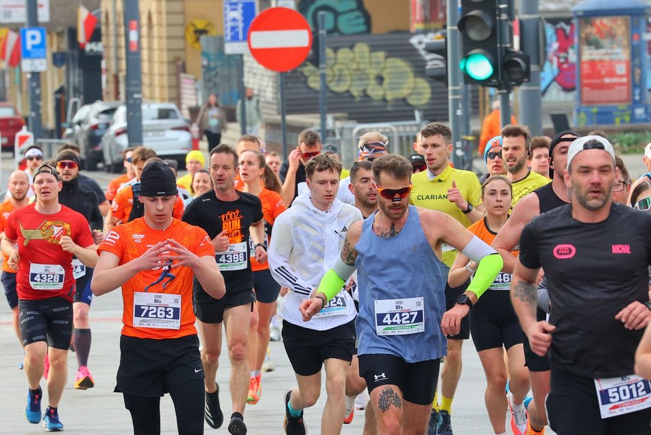 Łódź. DOZ Maraton Łódź 2026. Brałeś udział w biegu na 10 km? Znajdź się na zdjęciach!
