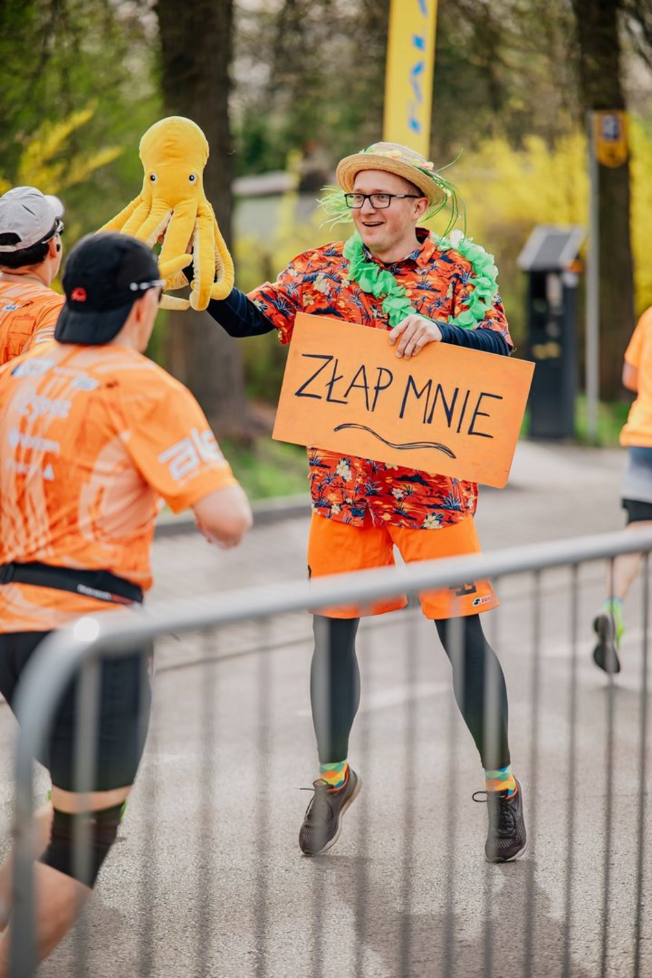 Łódź. Strefa kibica na DOZ Maraton Łódź 2026. Jak Łodzianie dopingowali biegaczy?