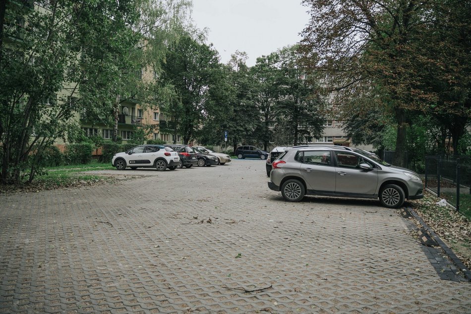 Łódź. Nowy parking na Kozinach w Łodzi. Tego potrzebowali mieszkańcy