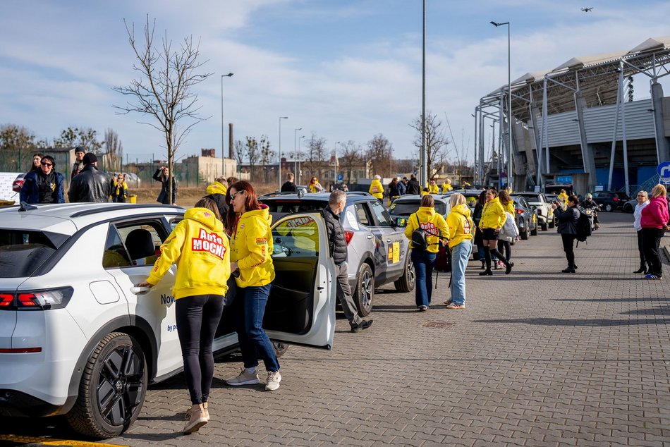 Łódź. Piknik AutoMocne przy Moto Arenie w Łodzi. Masa atrakcji dla każdego na Dzień Kobiet