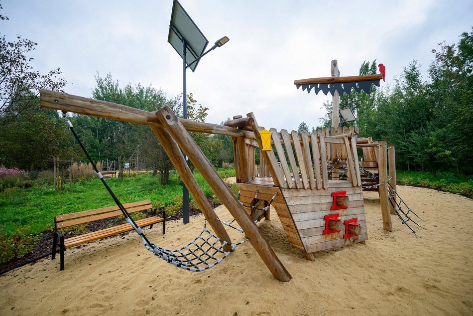 Łódź. Naturalna bawialnia na Złotnie (Park Pileckiego) 