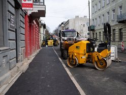 Łódź. Remont Przędzalnianej w Łodzi. Nowe parkingi, jezdnia i chodniki już po Wielkanocy