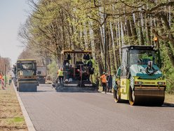 Łódź. Remont Szczecińskiej. Drogowcy kładą asfalt