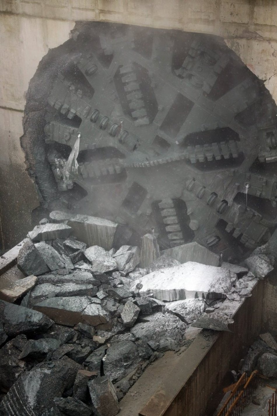 Tunel średnicowy pod Łodzią. Tarcza Faustyna przebiła się na Żabieniec