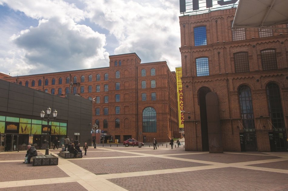 Manufaktura przed i po rewitalizacji