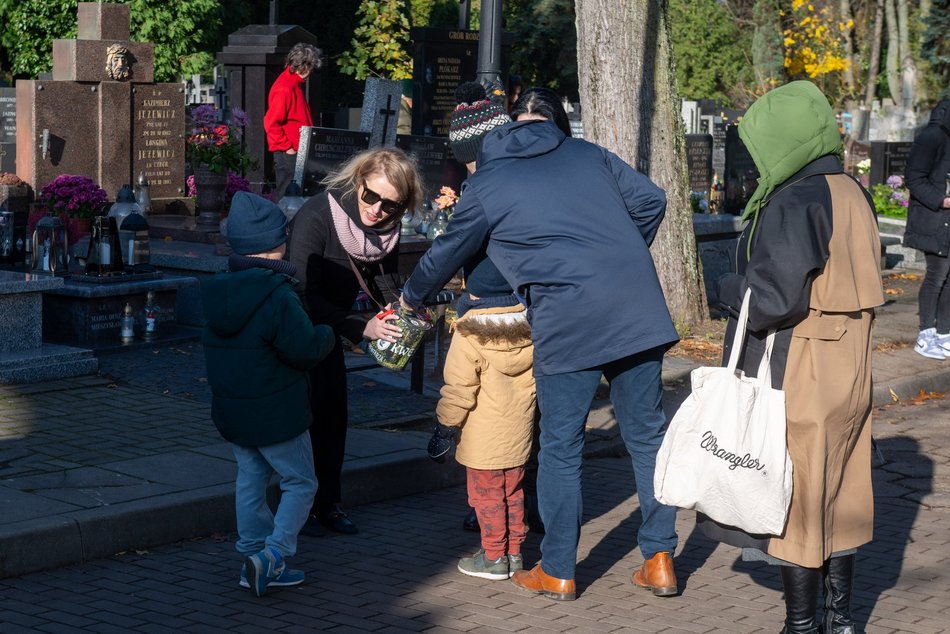 Trwa kwesta na Starym Cmentarzu w Łodzi. Przyjdź i dorzuć cegiełkę na odnowę zabytków