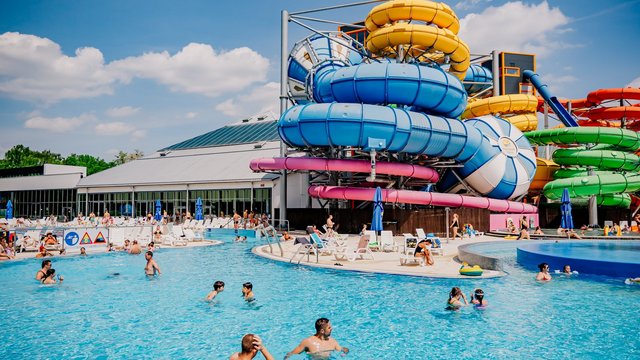 Wakacje w Aquaparku Fala w Łodzi. Weekendowe imprezy tematyczne i dłuższe godziny otwarcia