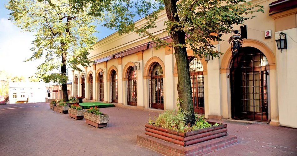 Łódź. TOP 16 atrakcji Spały i okolic. Spływ Pilicą, Niebieskie Źródła, zamek w Inowłodzu