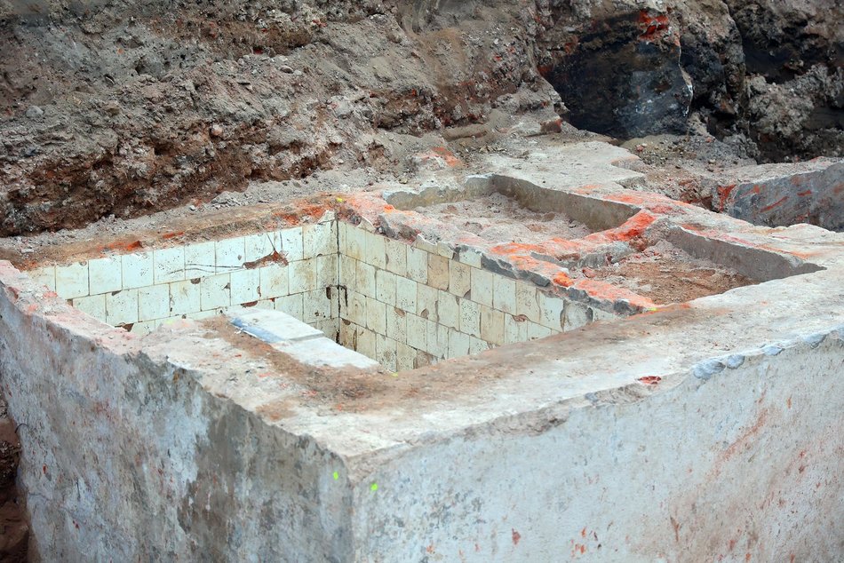 Łódź. Odkryto fundamenty Starego Miasta! Niezwykłe znalezisko podczas remontu krańcówki MPK Łódź