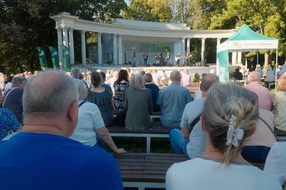 Łódź. Morskie opowieści w parku Julianowskim w Łodzi. Koncert zespołu Kapitan Thorn