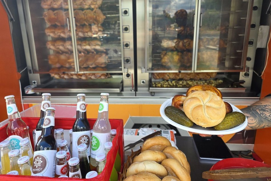 Łódź. Pyszne kurczaki z rożna w Ale Rożno na Retkini! Ich zapach czuć nawet w Parku na Zdrowiu!