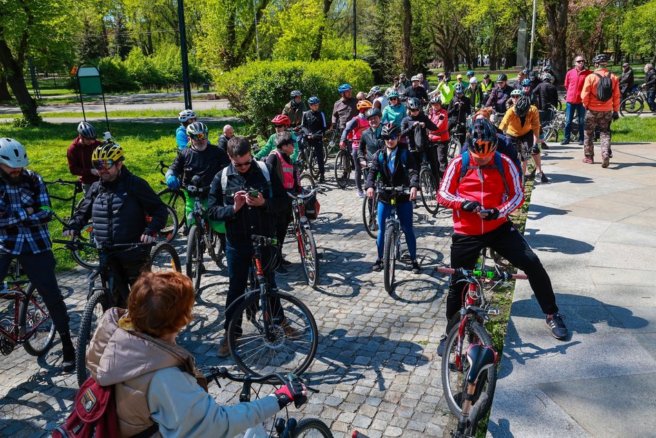Łódź. Pierwsza wycieczka rowerowa Zielonej Łodzi w 2025 roku. Co za frekwencja!