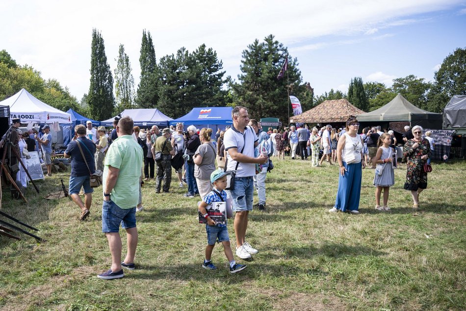 Piknik militarny w parku Helenów