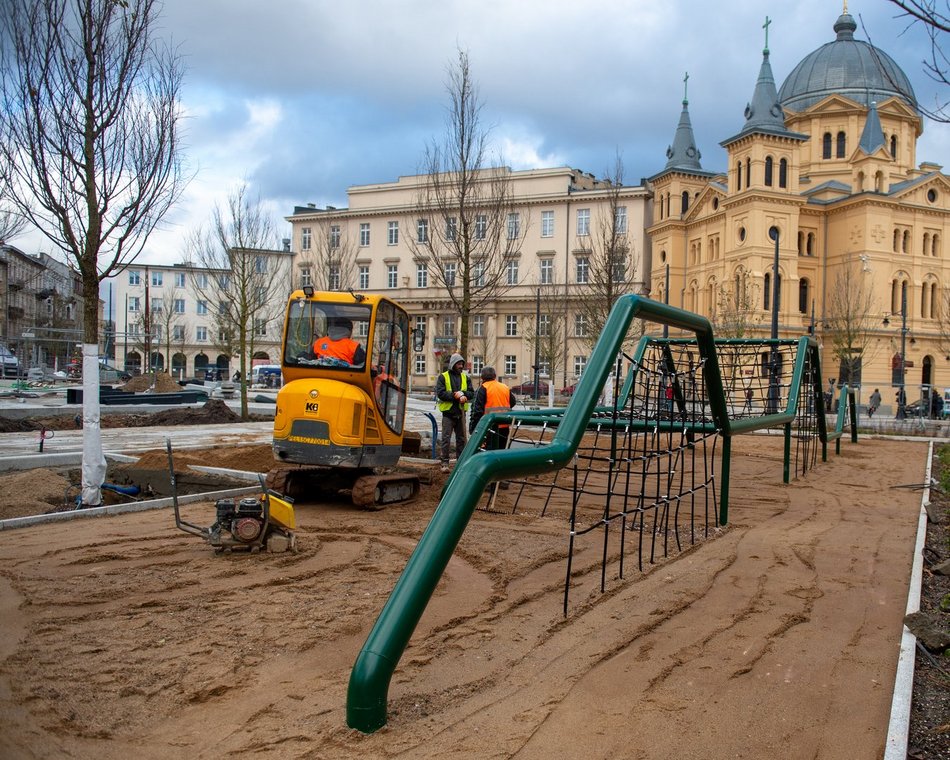 Plac Wolności z nowym placem zabaw