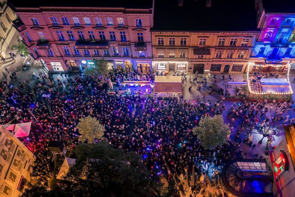 Łódź. Miliony świateł na Piotrkowskiej! Light Move Festival 2025 Łódź z lotu ptaka