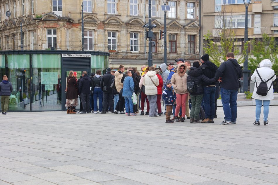 Noc Muzeów Łódź 2025. Muzeum Kanału Dętka przyciągnęło tłumy na plac Wolności