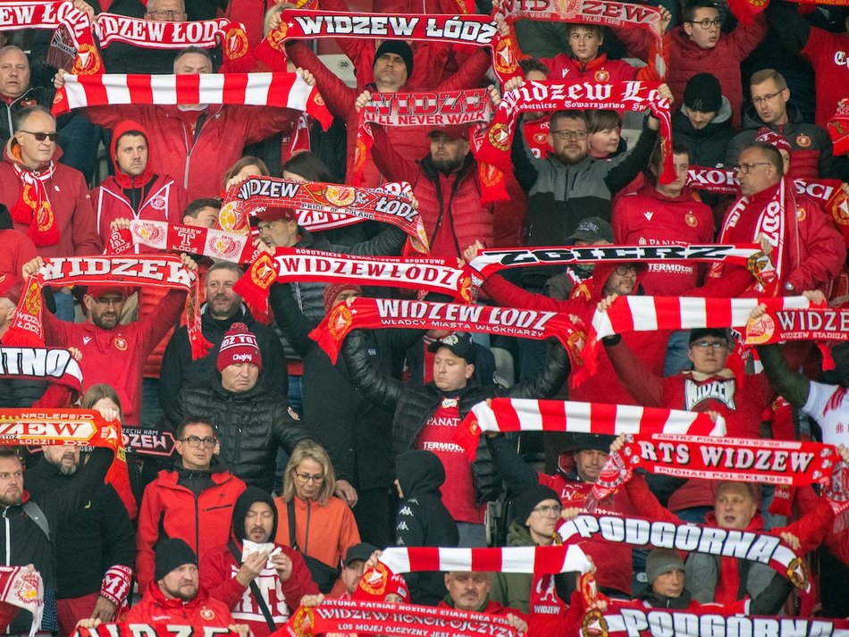 Łódź. Kibice na meczu Widzewa Łódź z Legią Warszawa. Byłeś? Odszukaj się w galerii